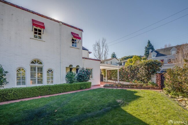 Building Photo - 2627 Hale Dr