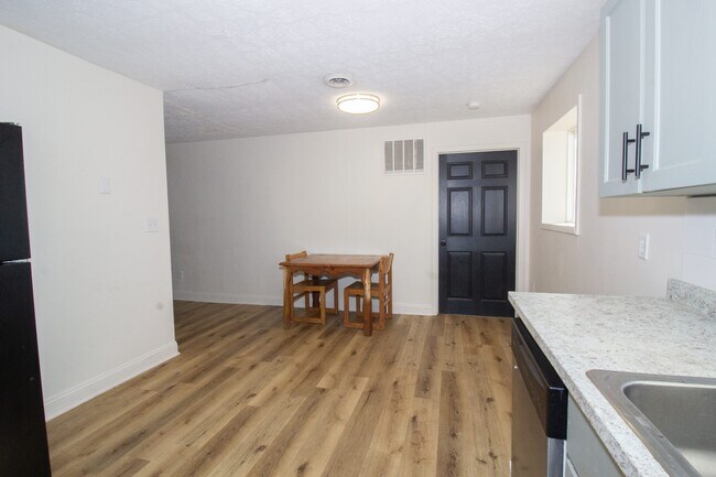 Building Photo - 13949 Compton Rd