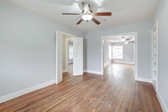 Building Photo - 1852 Sul Ross St