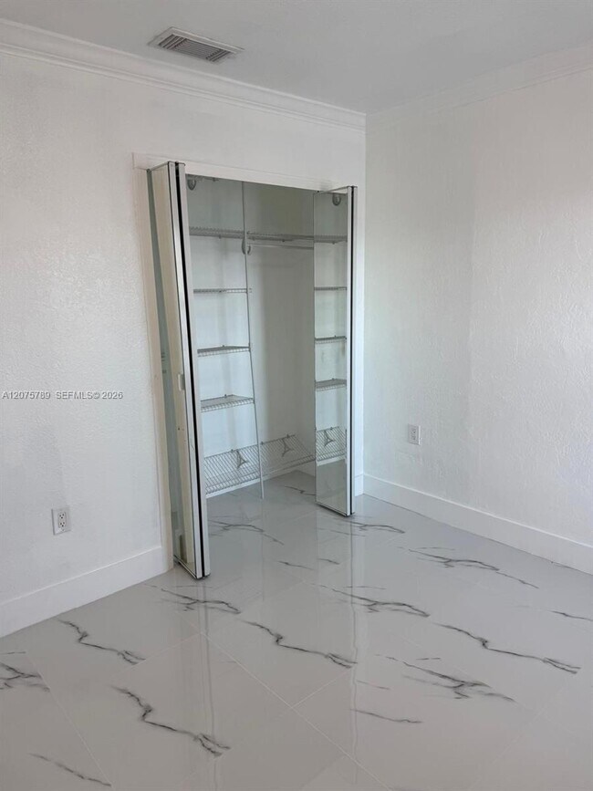 Foto del edificio - 2775 W 71st Pl