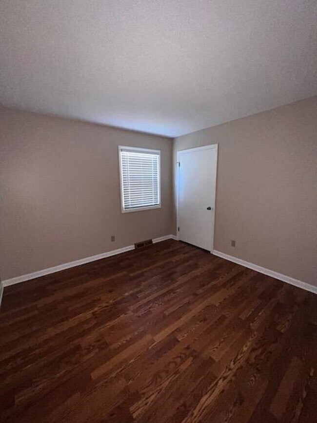 Building Photo - 6374 Ashbrook Cir