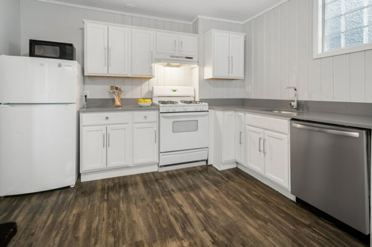 Foto principal - 1005-1007 N Aurora St, LLC