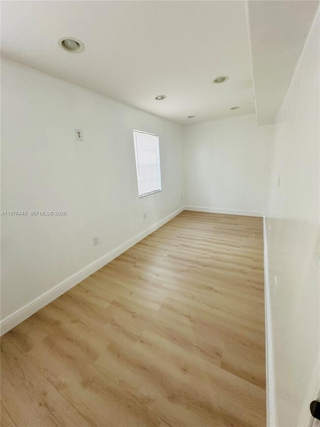 Building Photo - 3101 SW 67th Ave