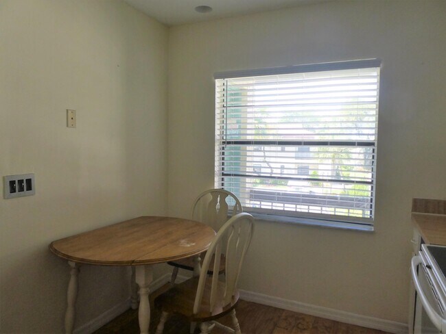 Foto del edificio - 21810 Cypress Dr