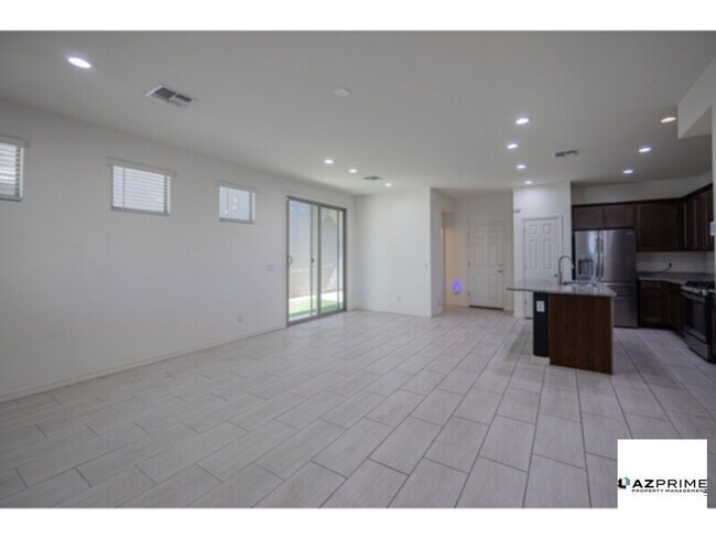 Foto del edificio - Welcome to this Meticulously Renovated and...