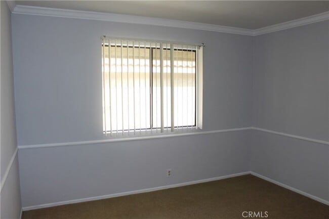 Foto del edificio - 1673 E Kingsley Ave