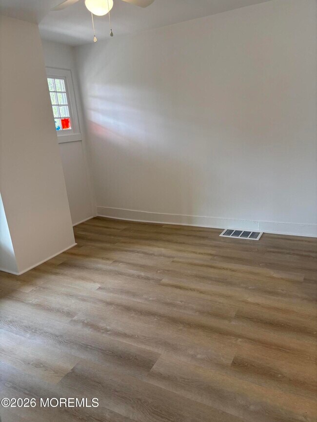 Foto del edificio - 68 Maple Ave