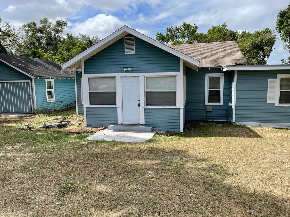 Primary Photo - 3 Bedroom 2 Bathroom for rent in Lake Wales