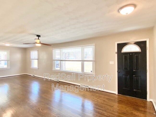 Building Photo - 17073 Longview Dr