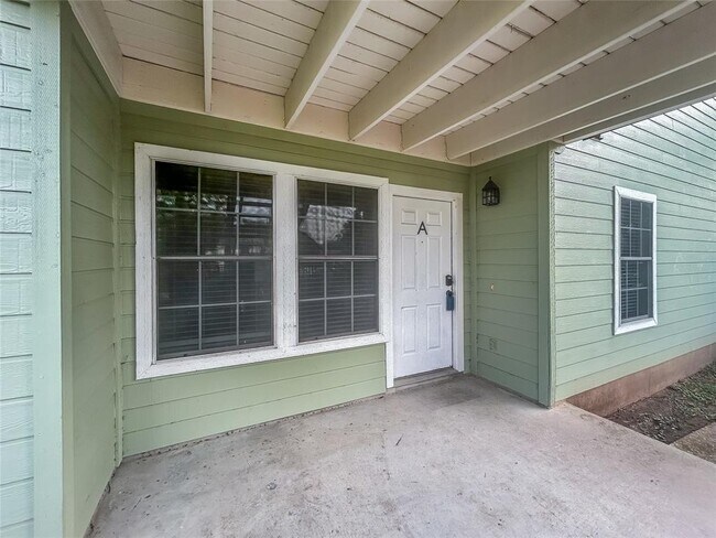 Foto del edificio - 5700 Glen Meadow Dr