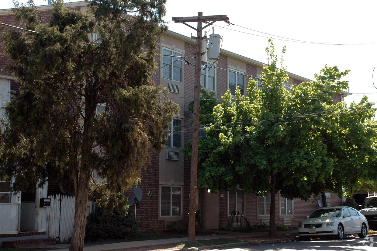 Foto del edificio - 175 Remsen Ave