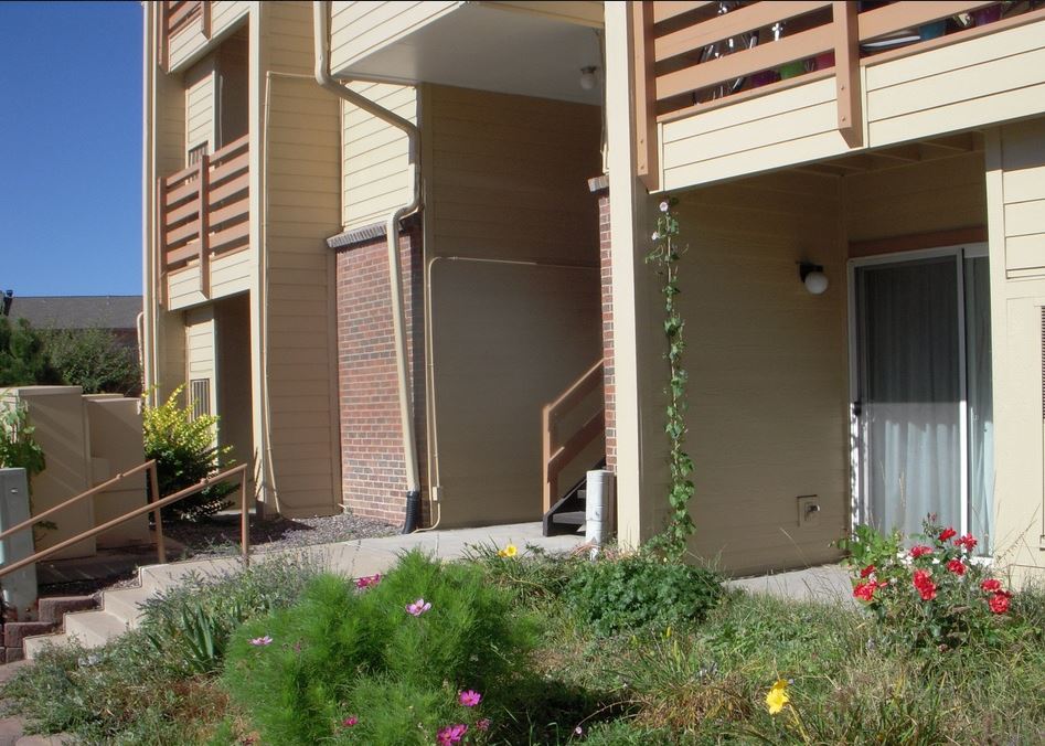 Primary Photo - 7665 Eastman Ave