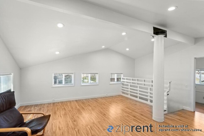 Building Photo - 1442 Sixth St