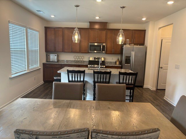 Foto del edificio - 406 Auburndale Ct