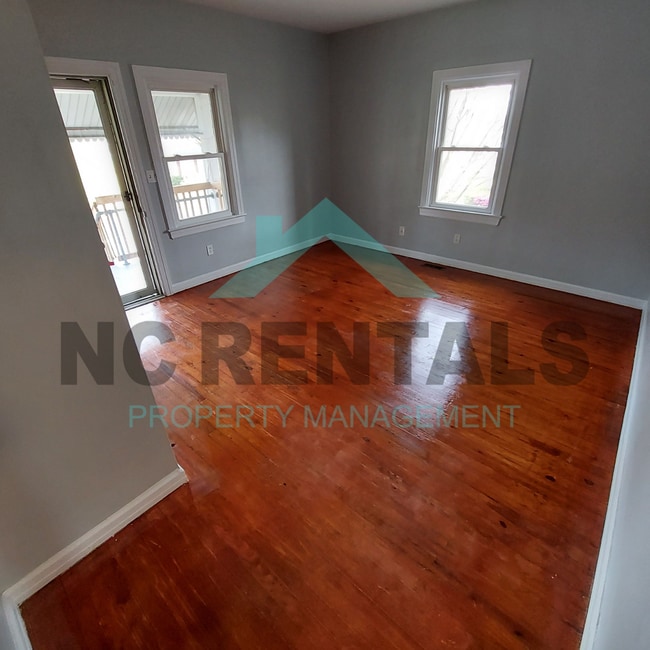 Building Photo - 1410 Maple St