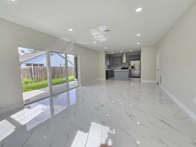 Foto del edificio - 4472 S Lake Orlando Pkwy