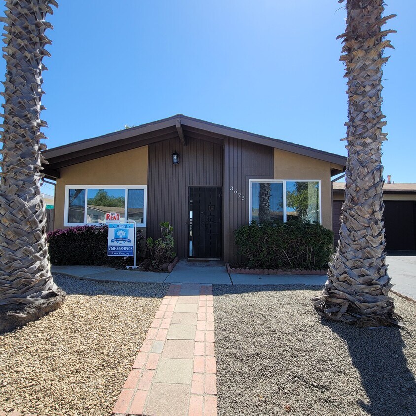 Foto principal - 3675 Mira Pacific Dr