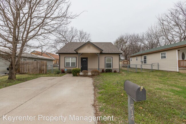 Building Photo - 3 br, 2 bath House - 714 N Quincy Ave