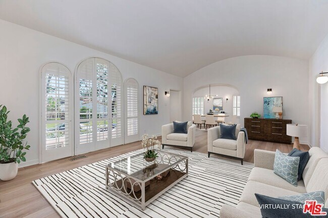 Foto del edificio - 119 N Almont Dr