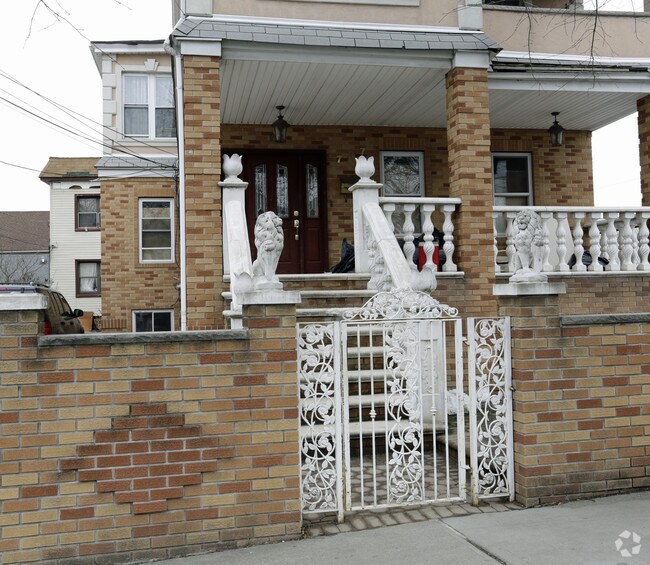 Building Photo - 737 Post Ave