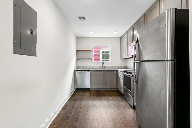 Foto del edificio - 2239 St Andrew St