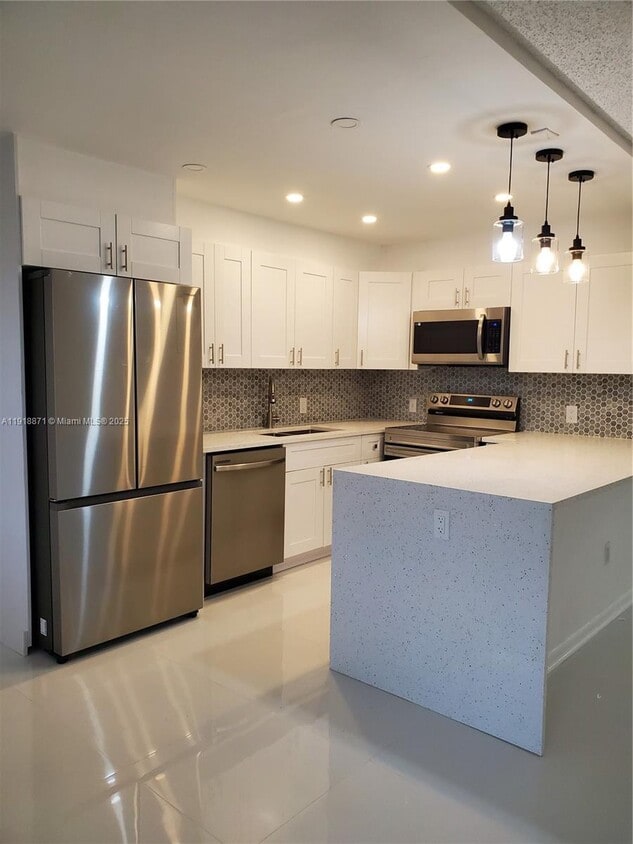 Foto principal - 1076 Cornwall D