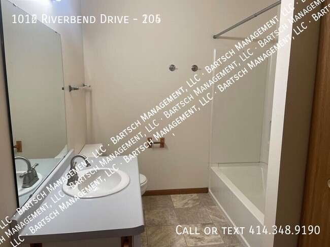 Foto del edificio - 1016 Riverbend Dr