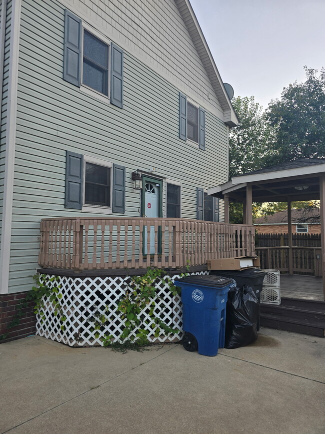 Building Photo - 12602 Bennington Ave