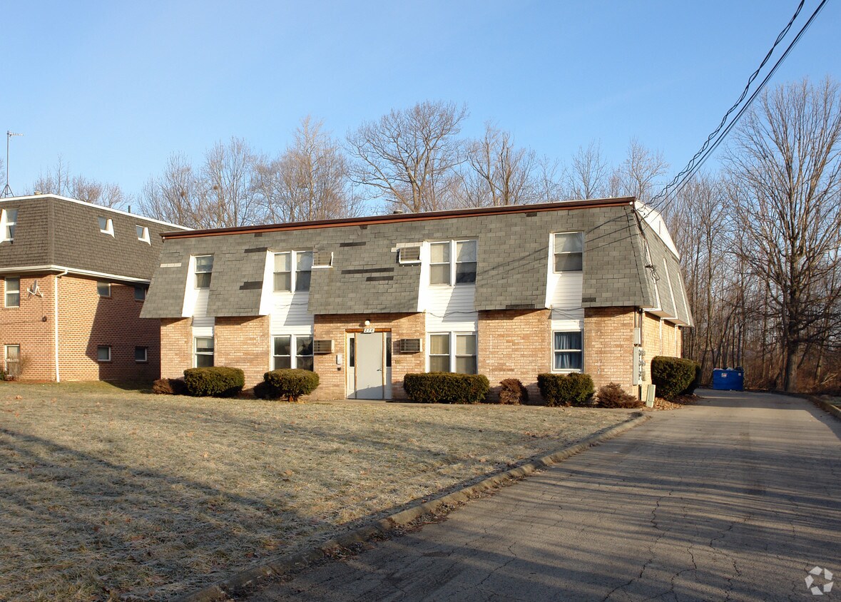 Primary Photo - 270 Washington Blvd