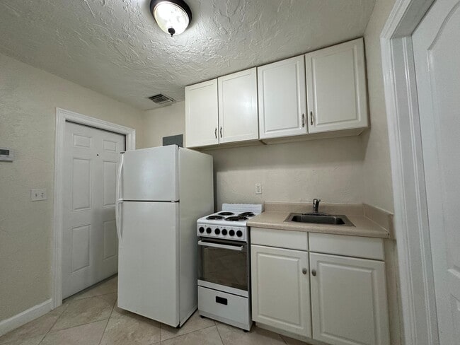 Building Photo - 227 Foresteria Dr