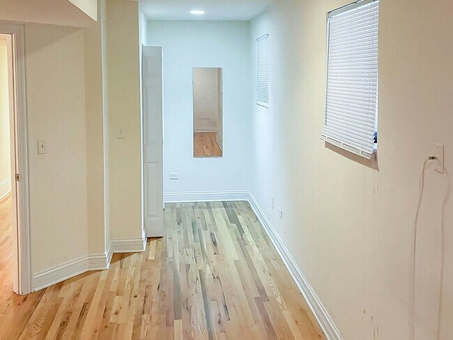 Foto del edificio - 3820 N Sheffield Ave
