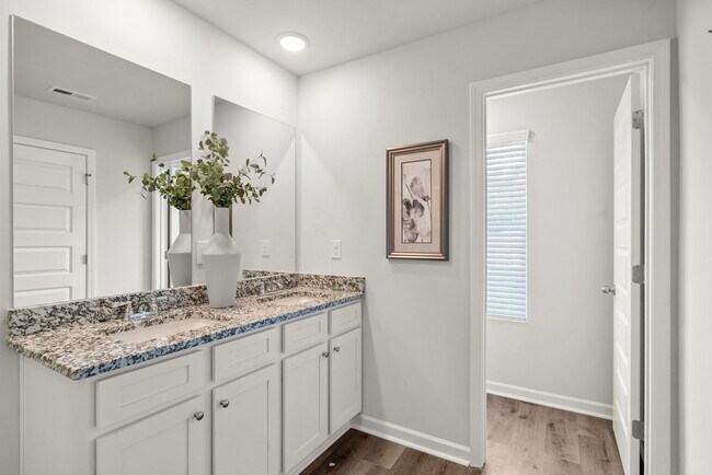 Foto del edificio - Furnished 3 Bedroom Townhome in Atlanta!