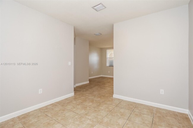 Building Photo - 1495 NE 33rd Ave