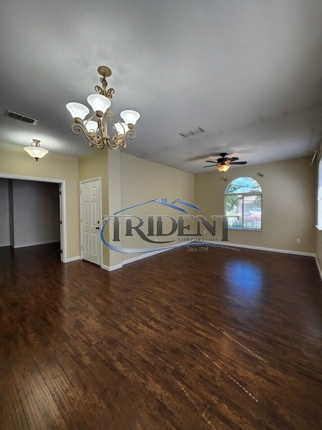 Building Photo - 3-bedroom 2-bath home with den located in Edgewater