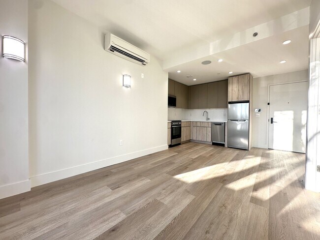 Building Photo - 91 Bruckner Blvd