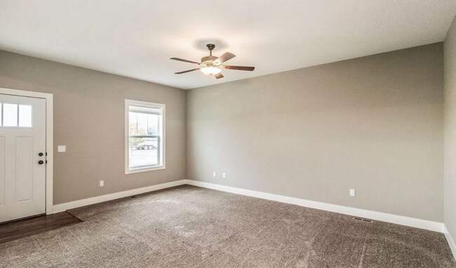 Foto del edificio - 3 Bedroom Townhome Available August 1, 2026!
