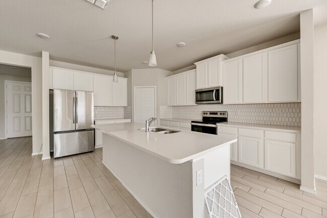 Building Photo - 5913 Hopkins Dr