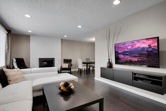 Building Photo - 1035 Hunterdale Pl NW