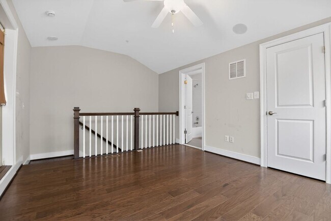 Foto del edificio - 2179 Half Moon Pl NE