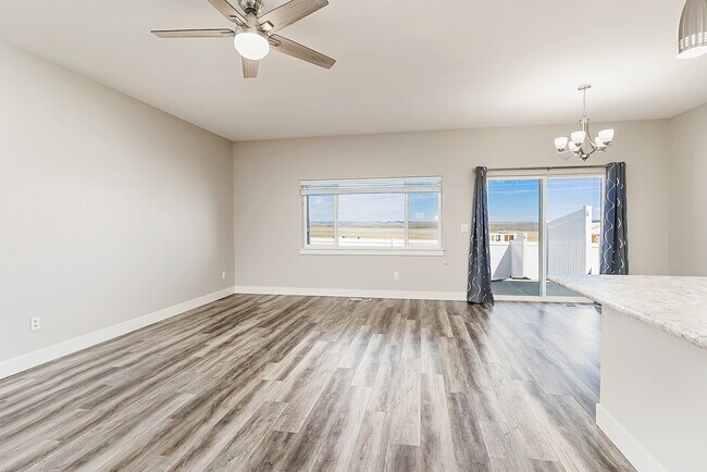 Foto del edificio - 913 Mission Oaks Dr