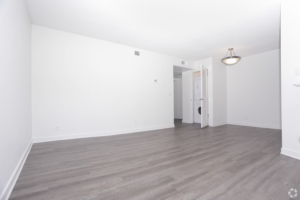 Franklin Plaza Apartments in Los Angeles, CA Westside Rentals