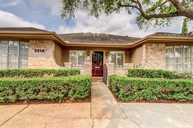 Building Photo - 3214 Freshmeadows Dr