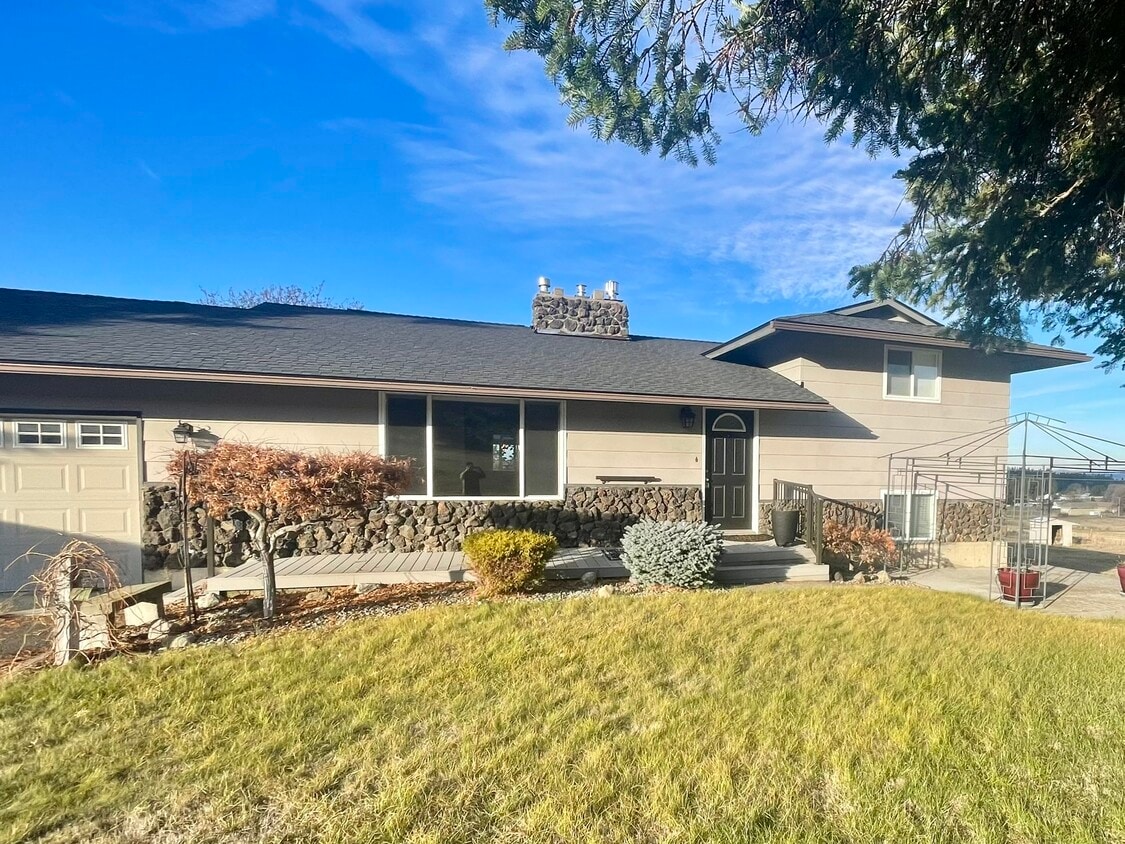 6017 E 37th Ave, Spokane, WA 99223 House Rental in Spokane, WA