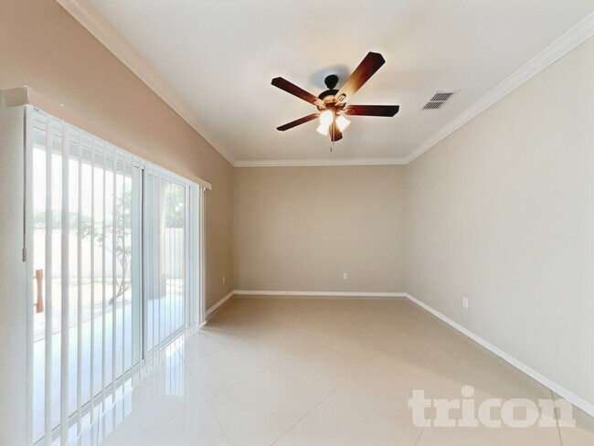 Foto del edificio - 13702 Lakemont Dr