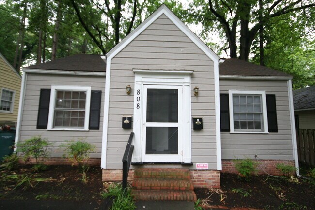 Foto del edificio - 808 W Markham Ave