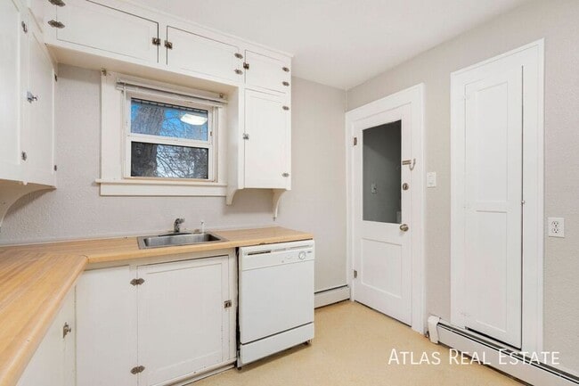 Building Photo - 1119 E 20th St