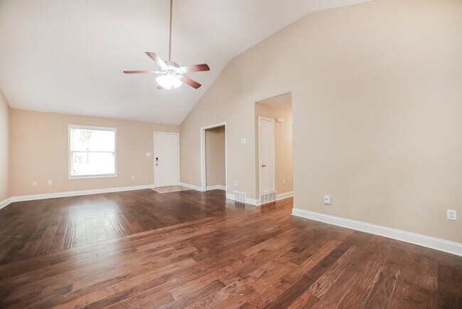 Building Photo - 732 Charter Oak Dr