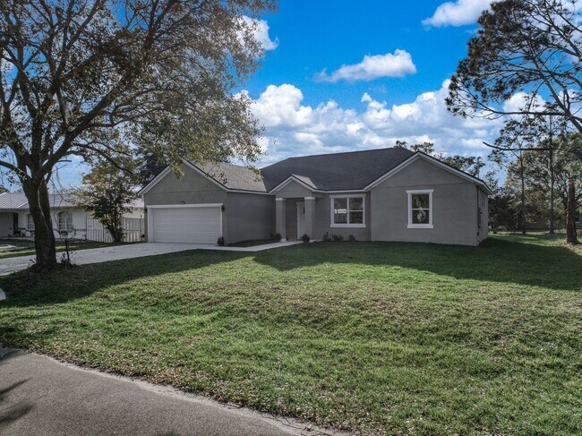 Foto del edificio - 3 Bedroom Home Located In The Sun N Lake Golf Community