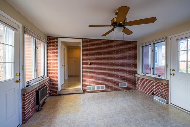 Building Photo - 1246 Warren Ave