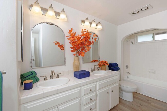 Building Photo - 105 Linares Ct